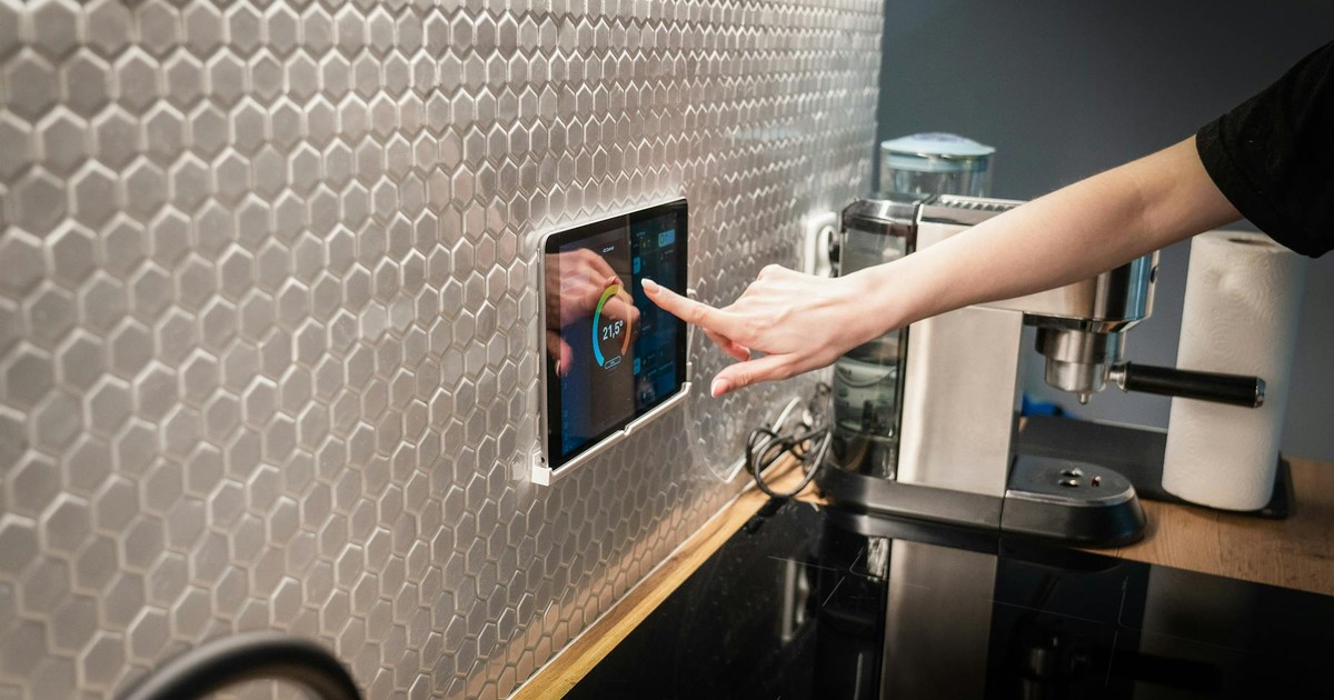 The 5 Most Disappointing Tech Launches of the Week: From Glitchy AI Glasses to Overpriced Smart Fridges