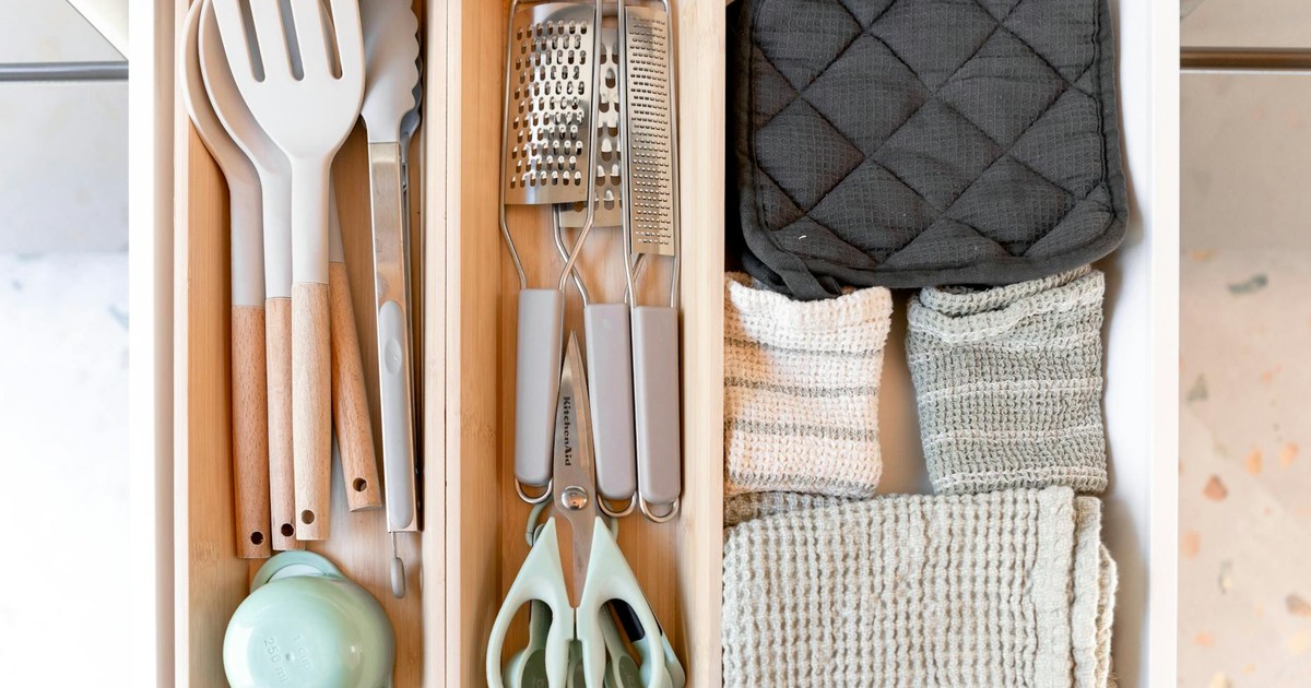 8 Essential Kitchen Gadgets for Small Apartments (Ranked by Space Efficiency)